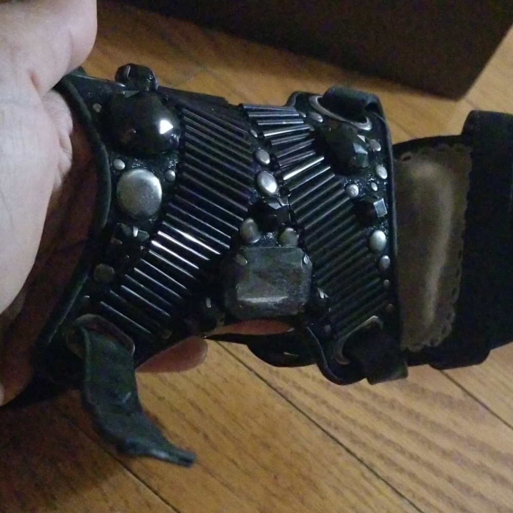 Shoes - Picture 6 of 8